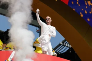 Doja Cat, Tems, J Balvin y Coldplay unen fuerzas en show de medio tiempo de la FIFA