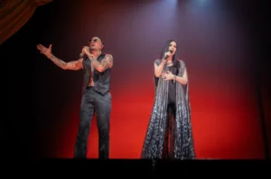 Laura Pausini y Rauw Alejandro interpretan ‘Se Fue’ por 1ª vez juntos en vivo: